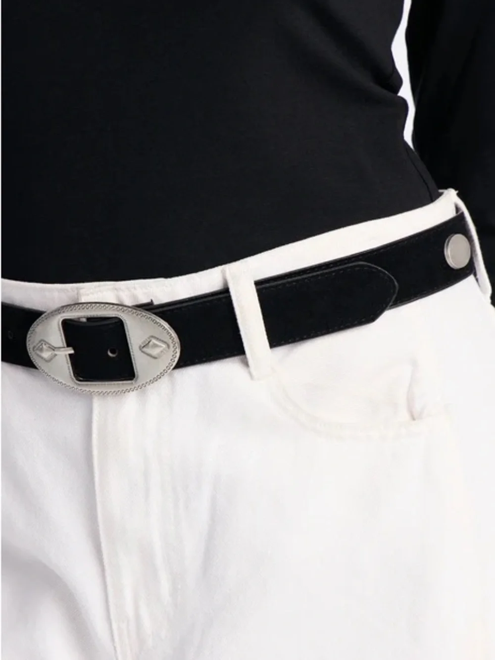 Round about Silver Buckle Faux Leather Belt NEW 🏷️